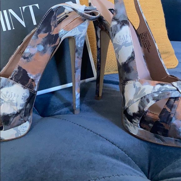 Leslie - Floral from Shoemint - Picture 3 of 4